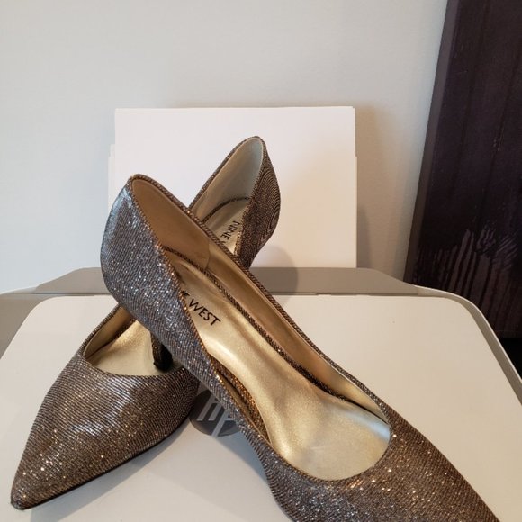 Women's size 8-1/2 metallic Nine West Pumps - Picture 5 of 5